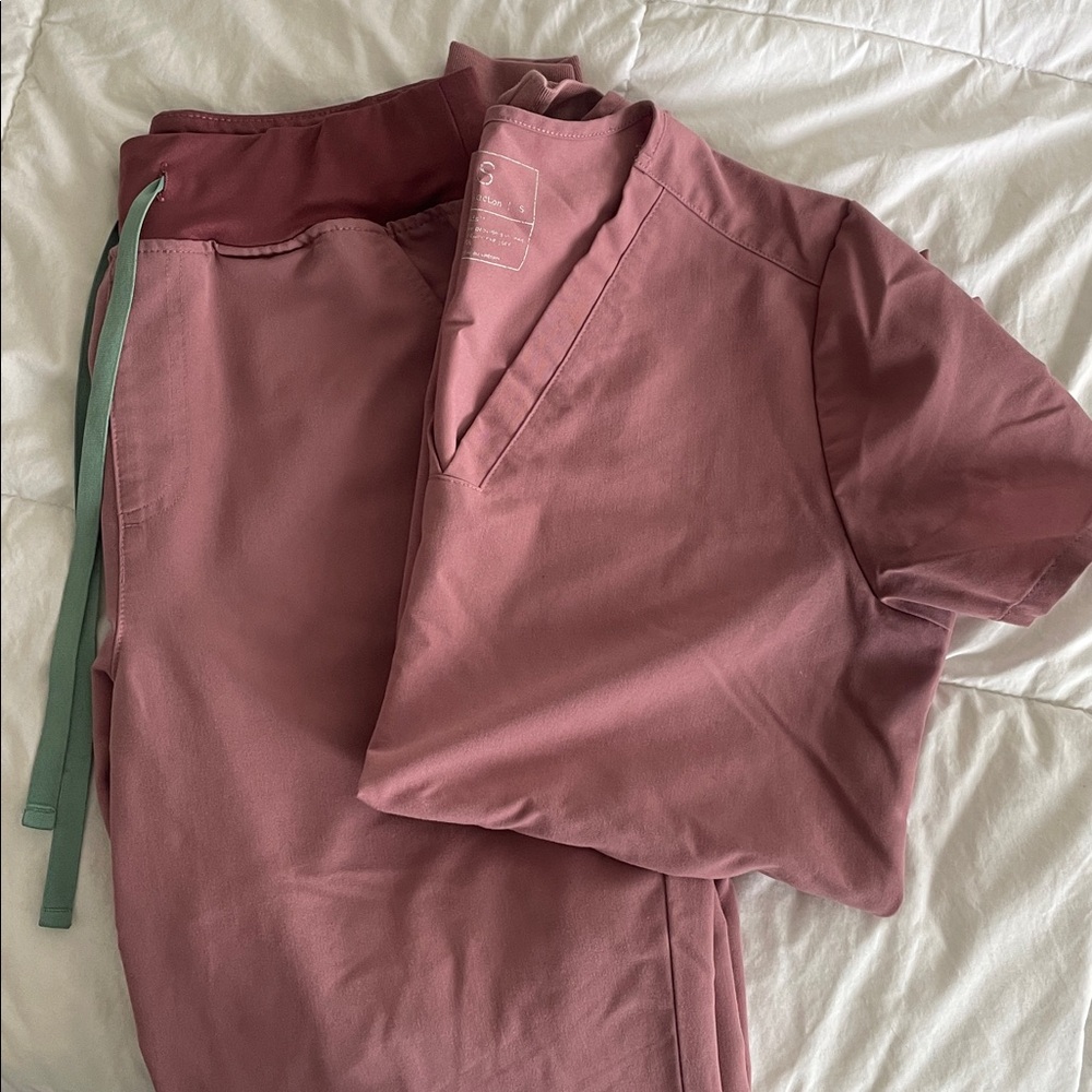 Figs Pink Scrub Set